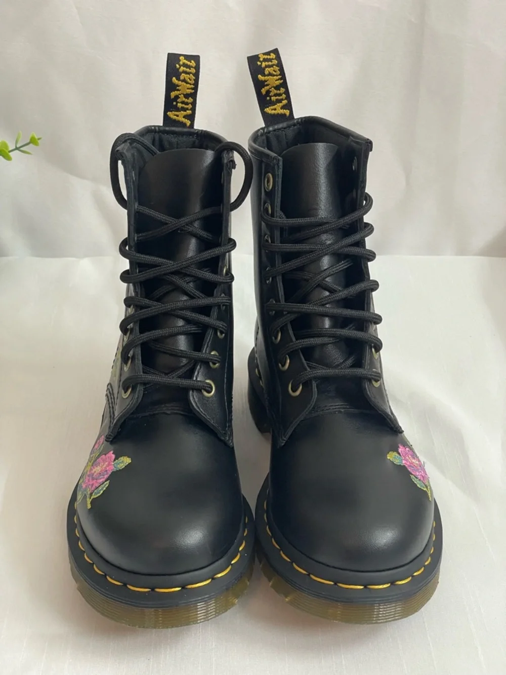 Dr. Martens 1460 Vonda  Black Lace-Up Boots Floral Embroidery US 6 L Big Girl